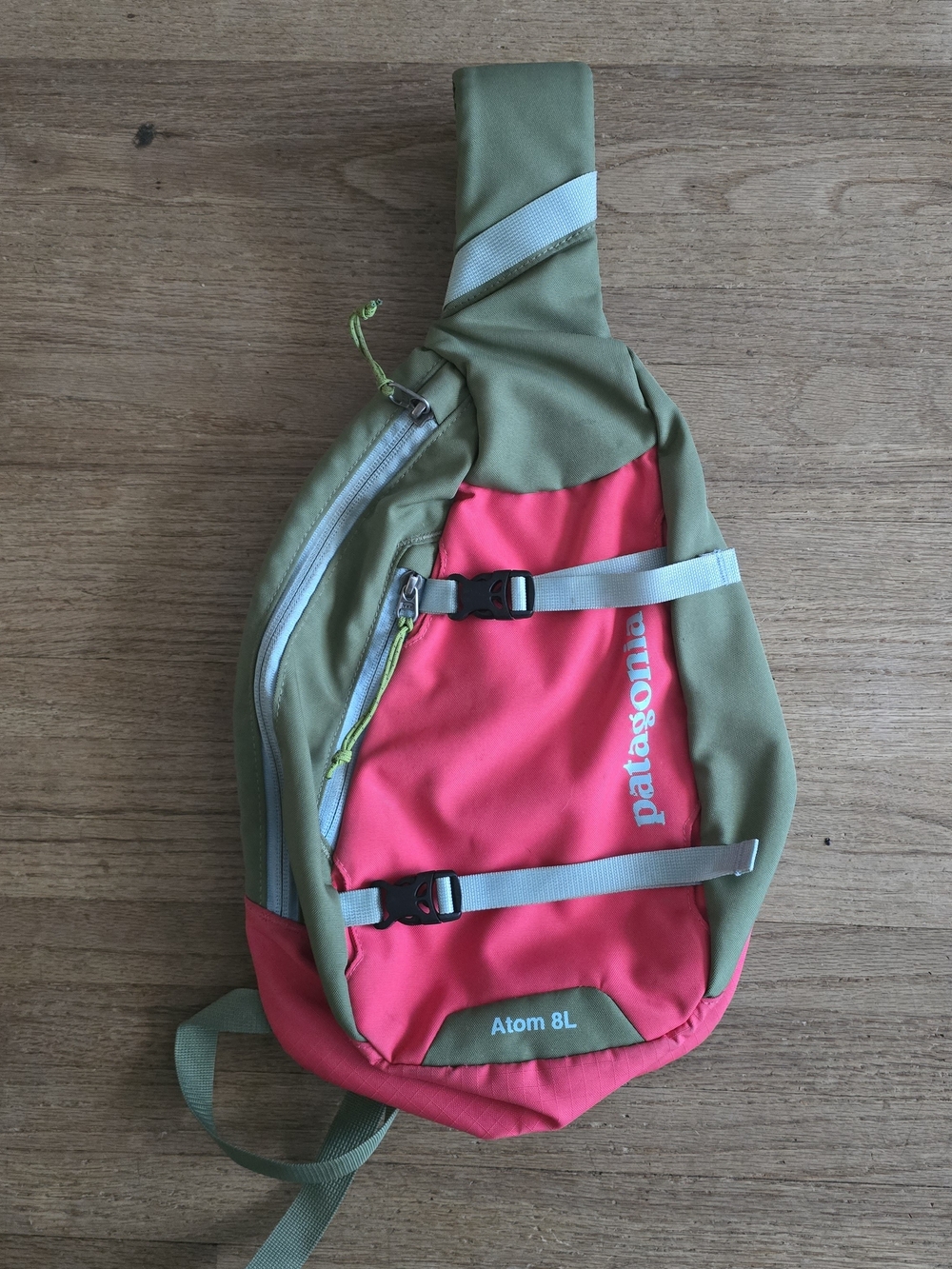 Patagonia Atom 8L Sling Bag — Olive Green & Pink